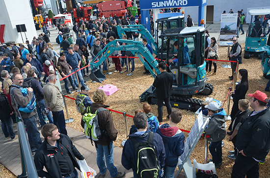 龙8头号玩家智能高端市场展风范