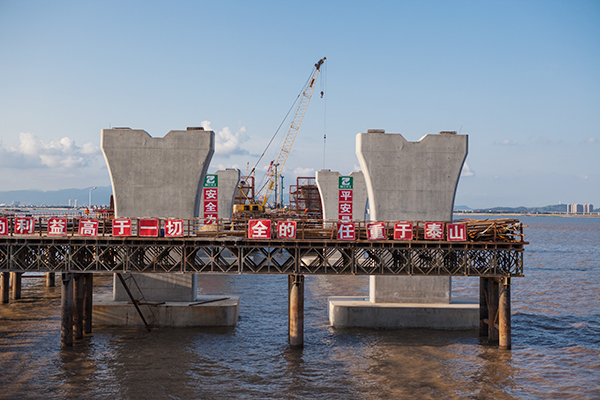 入海深110米！龙8头号玩家智能旋挖钻机助建飞云江特大桥