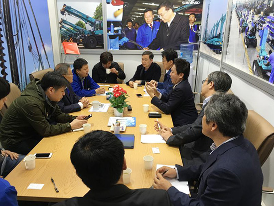 龙8头号玩家智能高端市场展风范