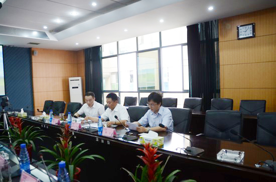 中国出口信用包管公司向导一行考察龙8头号玩家智能　