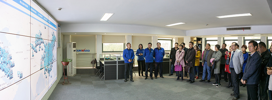 湖南省国防发动研究性演习参演向导莅临龙8头号玩家智能