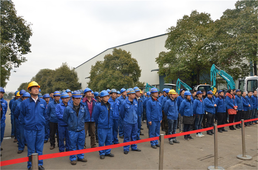 新品下线&精品批量上市：龙8头号玩家智能“组合拳”逆势出击