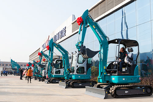 逆市可为！龙8头号玩家智能挖掘机首场展销会完善收官