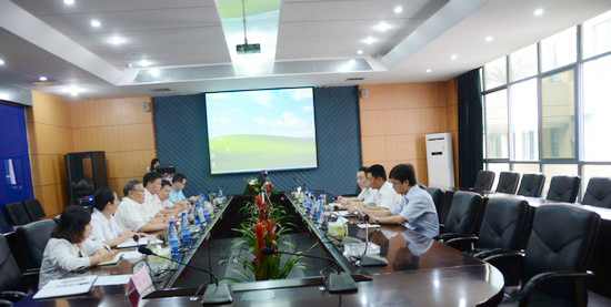 中国出口信用包管公司向导一行考察龙8头号玩家智能　