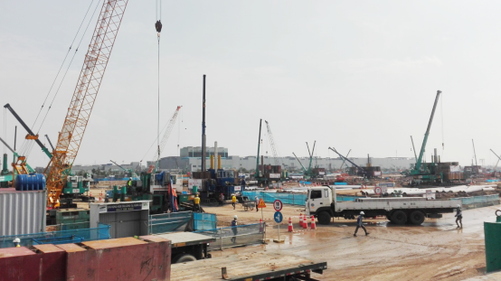 超300台龙8头号玩家智能ZYJ系列压桩机效劳越南市场