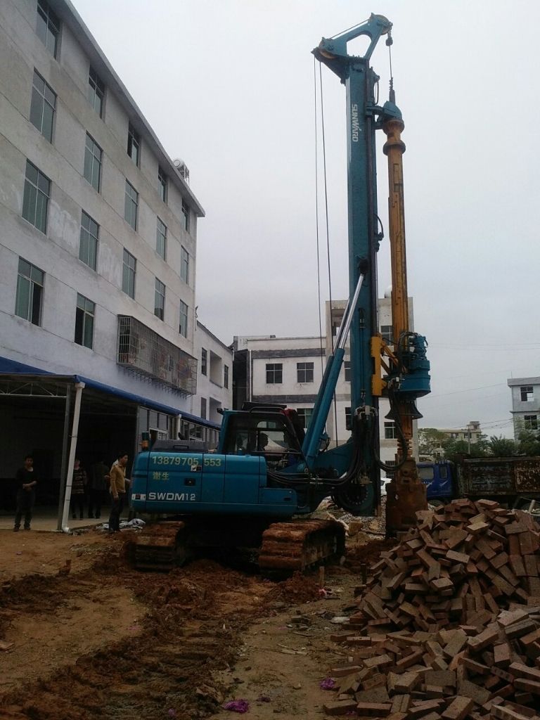 龙8头号玩家智能中小型旋挖钻机助力漂亮墟落建设