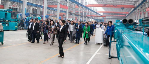 工程装备盛宴，，，，，，东盟十国代表在龙8头号玩家智能很享受