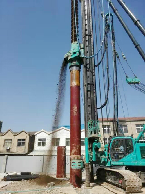 票鹄肫胜龙8头号玩家智能双动力头强力多功效钻机屡创佳绩