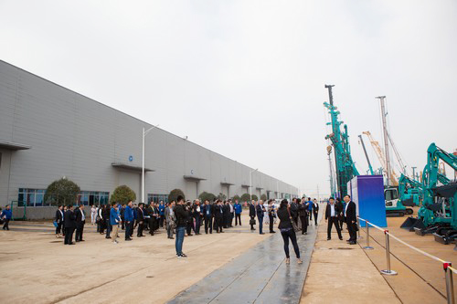 工程装备盛宴，，，，，，东盟十国代表在龙8头号玩家智能很享受