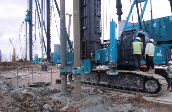 中国好机械！龙8头号玩家智能双轴钻机新加坡施工获赞