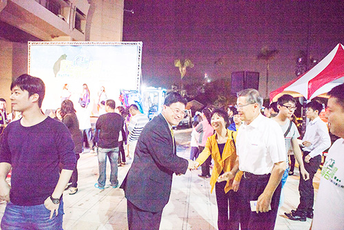 图说怪手环台净滩活动，，，，，，，，智绘龙8头号玩家智能环保节能