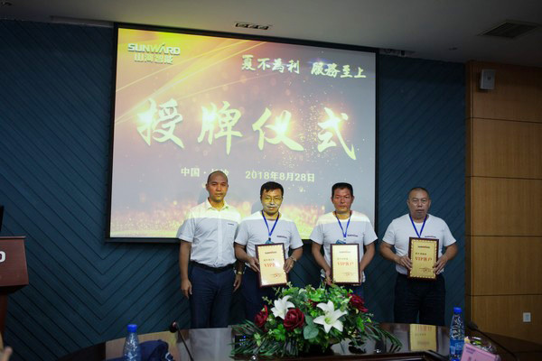 500多名挖掘机用户实地考察，，，，，，为龙8头号玩家智能点赞！