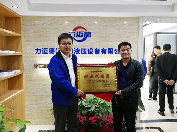 从拒绝到一次购置十台旋挖钻机，，，，，他用八年时间熟悉龙8头号玩家智能