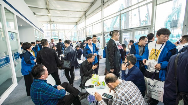 首日签单2.6亿元，，，，，龙8头号玩家智能立异产品引爆上海宝马展