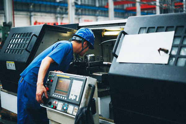 曾梦想当厨师，，，，，，，却成数控车工巨匠