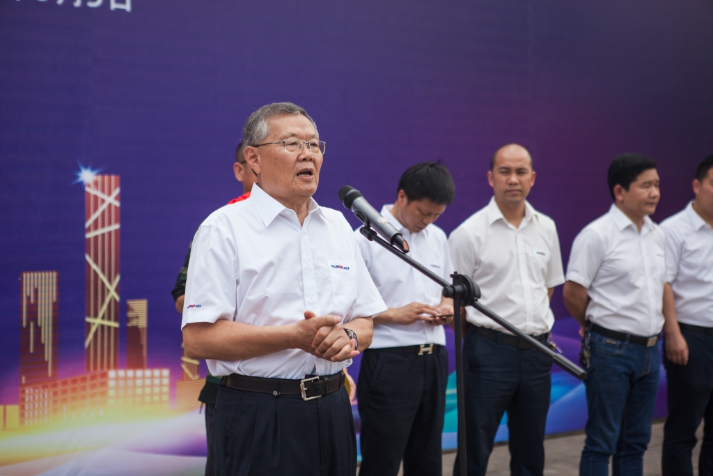 民族挖掘机品牌先导者，，，，，龙8头号玩家智能“城镇建设利器”SWE80E9荣耀上市