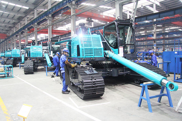 开启工程机械之都体验之旅，，，，，中外媒体观摩团到访龙8头号玩家智能