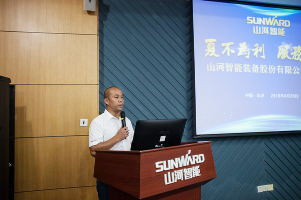 500多名挖掘机用户实地考察，，，，，，为龙8头号玩家智能点赞！