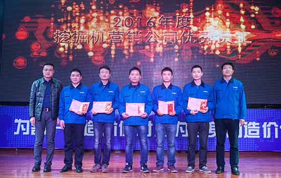 坚定信心、再接再厉，，，，，龙8头号玩家智能2017年度营销表扬与誓师大会开启新航程