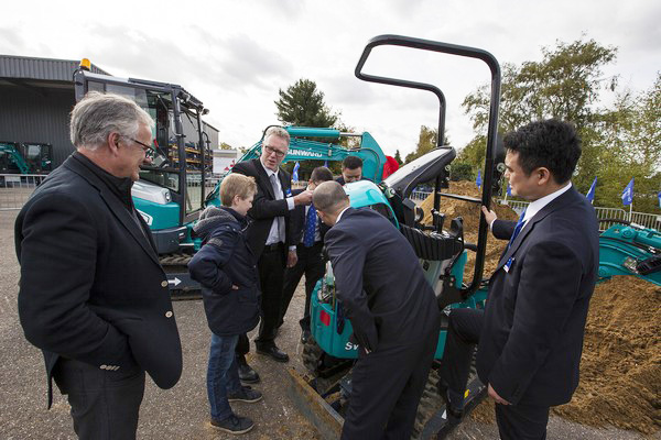 龙8头号玩家智能盛大举行2017年欧洲经销商大会