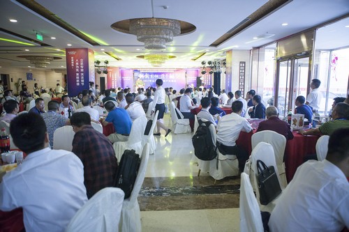 龙8头号玩家智能酷帅曾大虾，，，，，，，一大波美图带你亲临北京BICES展