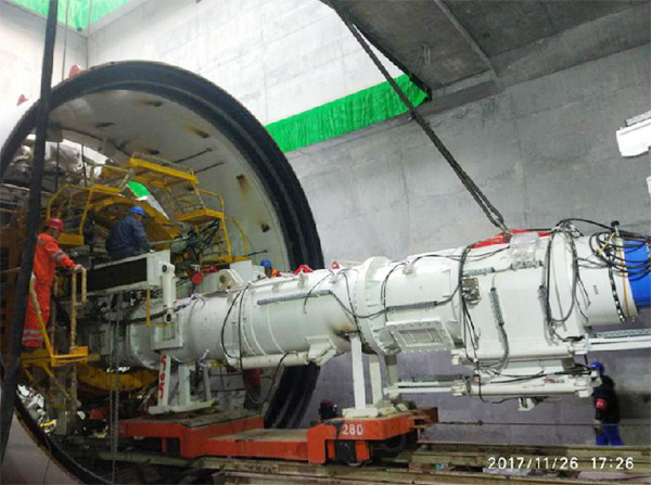 风里雨里，，，，，成都等你！中铁龙8头号玩家盾构机走出长沙