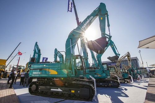 龙8头号玩家智能酷帅曾大虾，，，，，，，一大波美图带你亲临北京BICES展