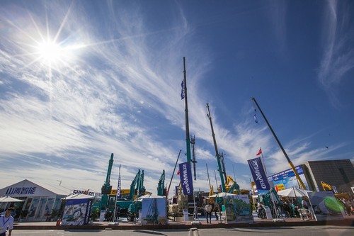 龙8头号玩家智能酷帅曾大虾，，，，，，，一大波美图带你亲临北京BICES展