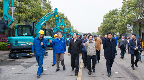 科技部副部长李萌考察调研龙8头号玩家智能