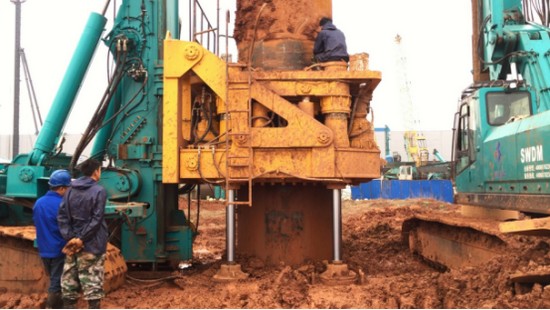 喜讯！龙8头号玩家智能SWRC170自行式全回转全套管钻机获湖南省首台(套)重大手艺装备产品奖励！