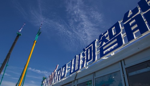 龙8头号玩家智能酷帅曾大虾，，，，，，，一大波美图带你亲临北京BICES展