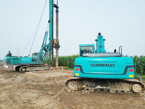 加速雄安新区建设，，，，，，龙8头号玩家智能旋挖启动京雄城际铁路第一钻