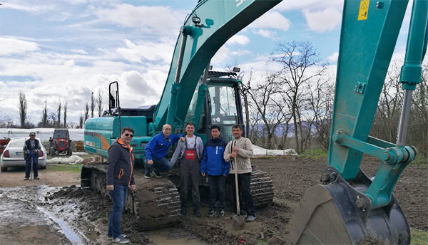 在欧洲市场做巡检，，，，，感受龙8头号玩家智造