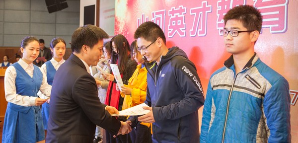 不忘初心，，，，，，，龙8头号玩家英才奖已惠及中南学子七百余人