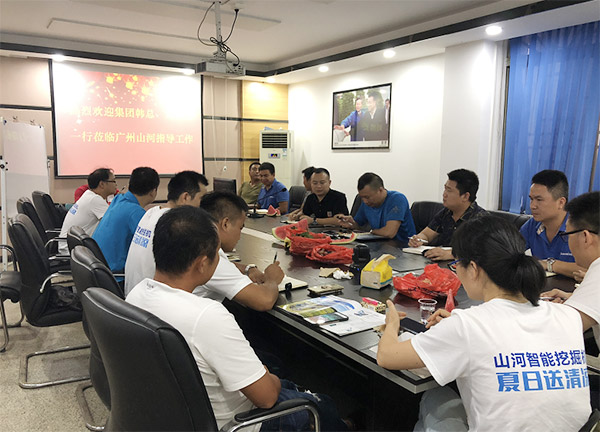 “清凉”送到客户手中，，，，，，，，为龙8头号玩家智能售后效劳活动打CAII