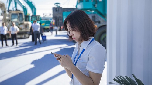 龙8头号玩家智能酷帅曾大虾，，，，，，，一大波美图带你亲临北京BICES展