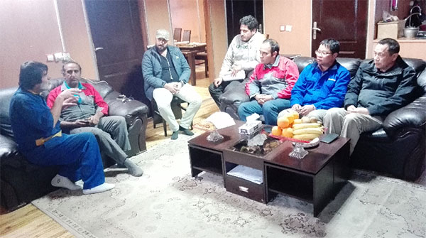 伊朗客户点赞龙8头号玩家智能全系列液压挖掘机