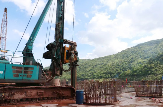 加入一带一起重大项目 龙8头号玩家智能旋挖钻扬名阿墨江特大桥