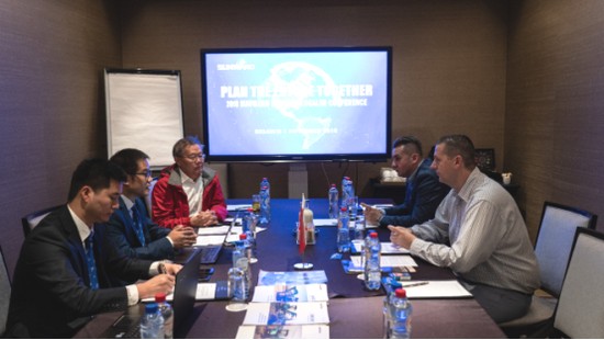 携手同谋未来，，，，，，， 龙8头号玩家智能2018欧洲署理商大会盛大召开