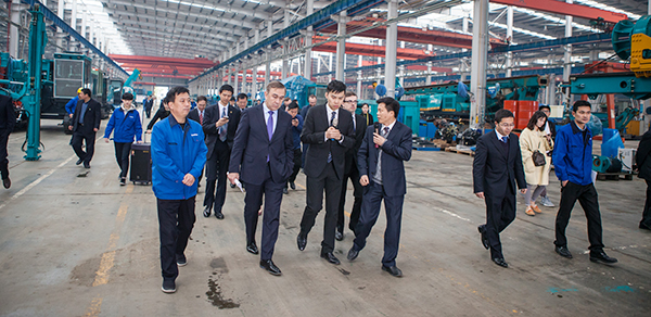 波兰代表团为龙8头号玩家智能立异生长点赞