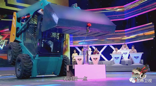 谁说机械都酷寒？？？？？这款会舞蹈的滑移显着就是热情旷达的！