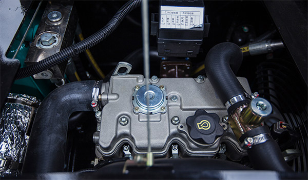 “C位”出道 14.5万元龙8头号玩家智能微挖18UB等你开回家