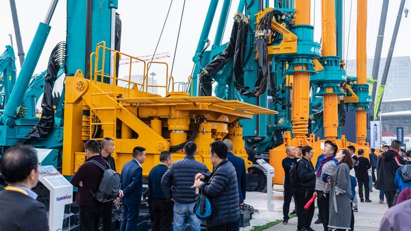 首日签单2.6亿元，，，，，龙8头号玩家智能立异产品引爆上海宝马展