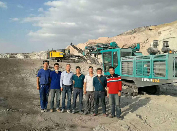 PK国际领先品牌，，，，，，，，龙8头号玩家智能露天液压钻车再交完善答卷