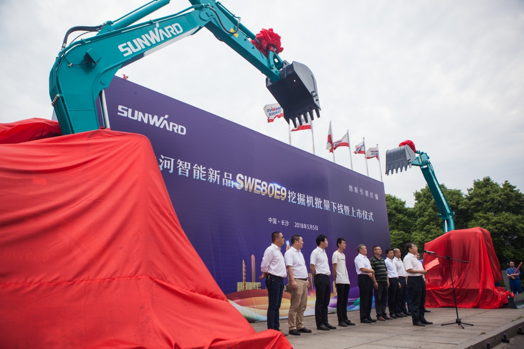 民族挖掘机品牌先导者，，，，，龙8头号玩家智能“城镇建设利器”SWE80E9荣耀上市