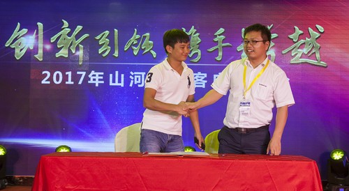 龙8头号玩家智能酷帅曾大虾，，，，，，，一大波美图带你亲临北京BICES展