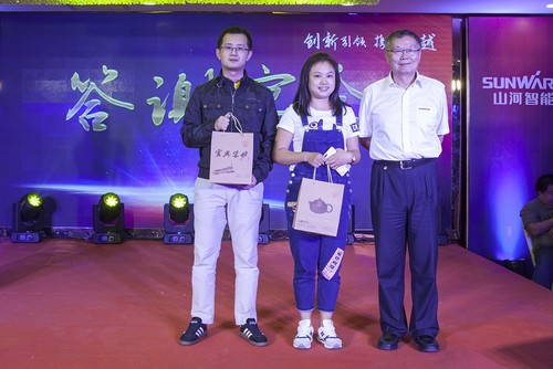 龙8头号玩家智能酷帅曾大虾，，，，，，，一大波美图带你亲临北京BICES展