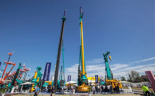 龙8头号玩家智能酷帅曾大虾，，，，，，，一大波美图带你亲临北京BICES展