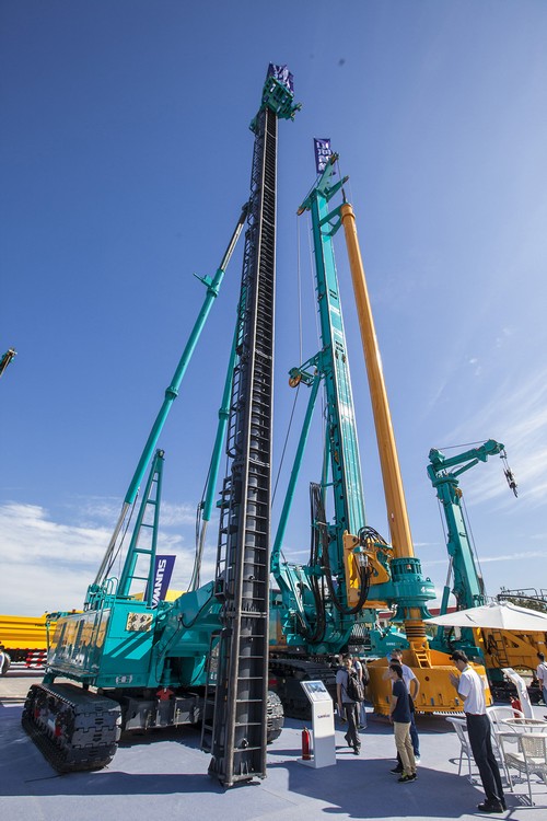 龙8头号玩家智能酷帅曾大虾，，，，，，，一大波美图带你亲临北京BICES展