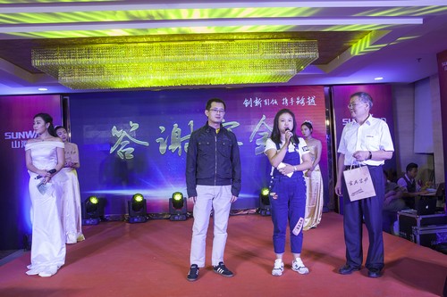 龙8头号玩家智能酷帅曾大虾，，，，，，，一大波美图带你亲临北京BICES展